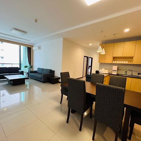 Imperial Grand Suite Apartment Kuching Bagian luar foto
