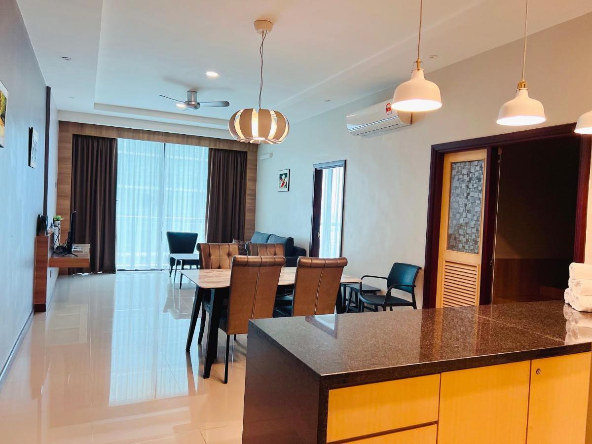 Imperial Grand Suite Apartment Kuching Bagian luar foto