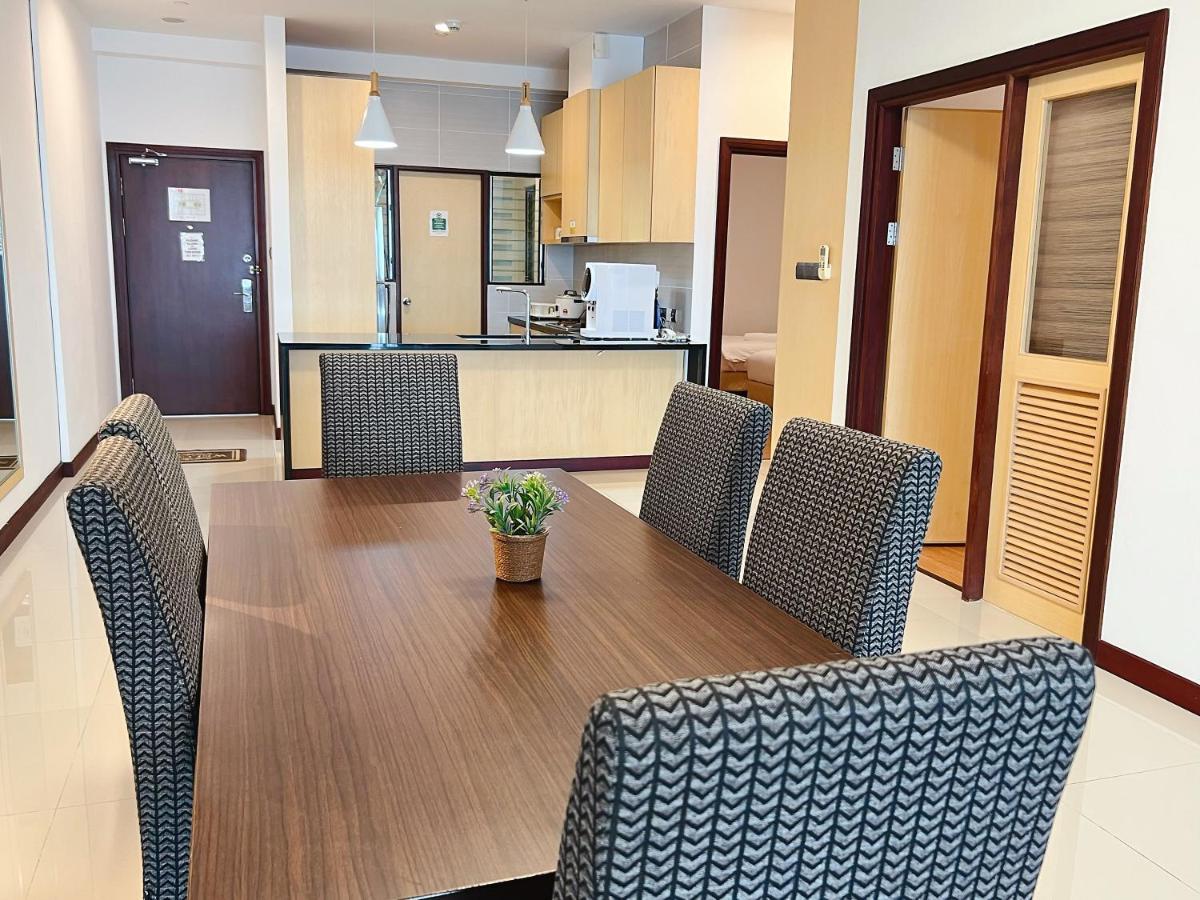 Imperial Grand Suite Apartment Kuching Bagian luar foto
