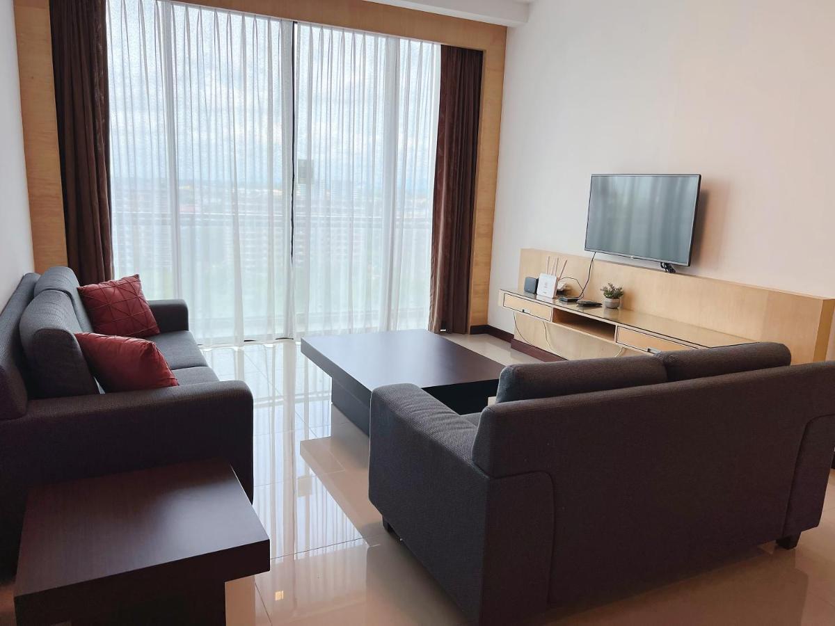 Imperial Grand Suite Apartment Kuching Bagian luar foto