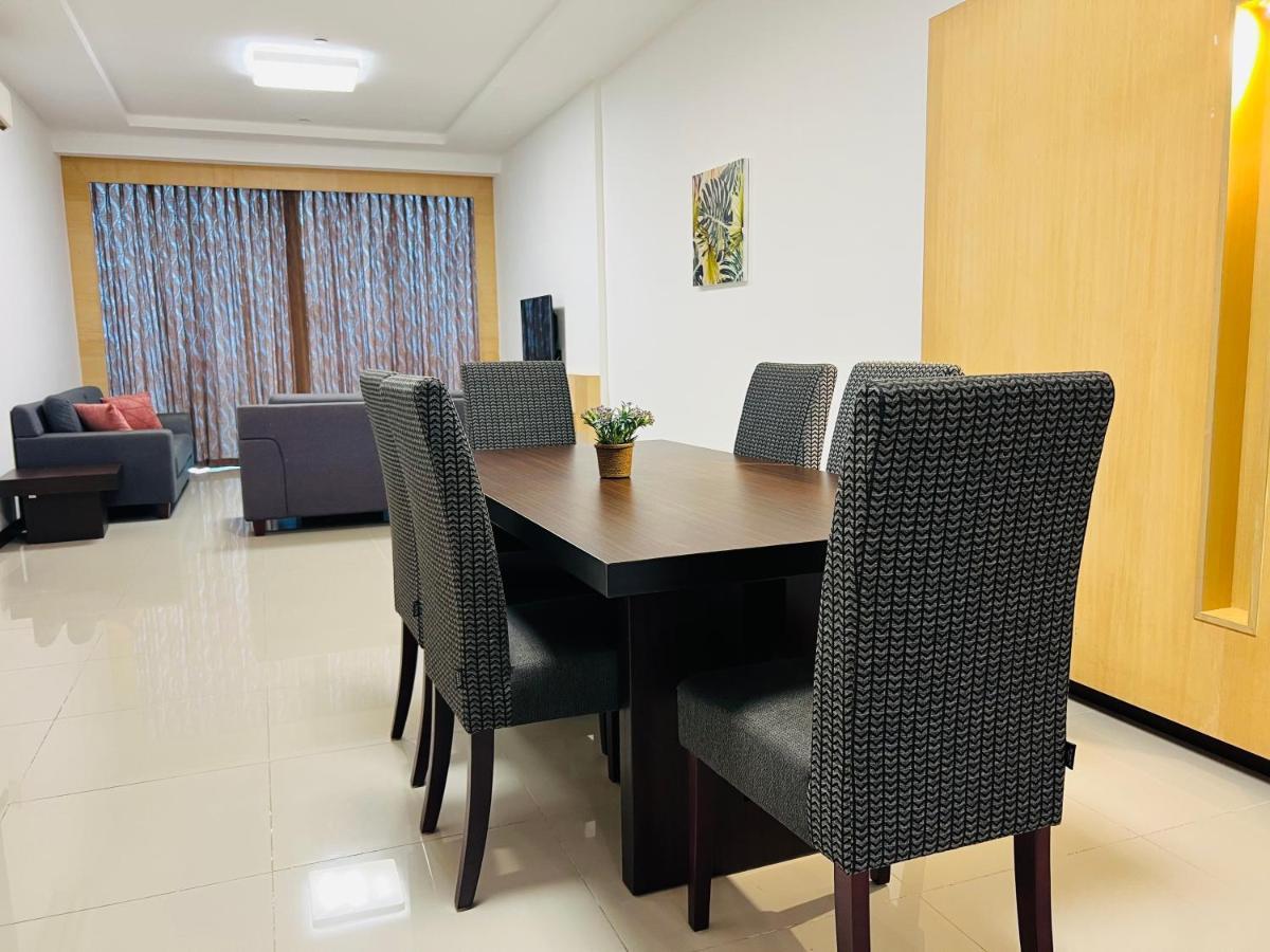 Imperial Grand Suite Apartment Kuching Bagian luar foto