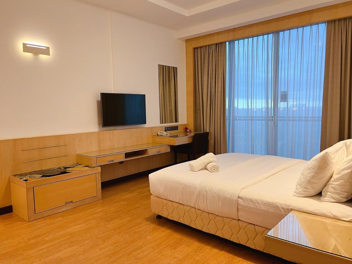 Imperial Grand Suite Apartment Kuching Bagian luar foto