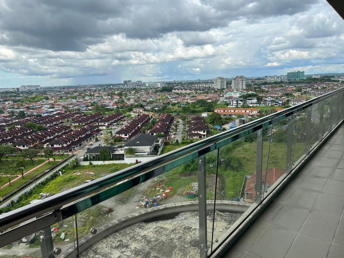 Imperial Grand Suite Apartment Kuching Bagian luar foto