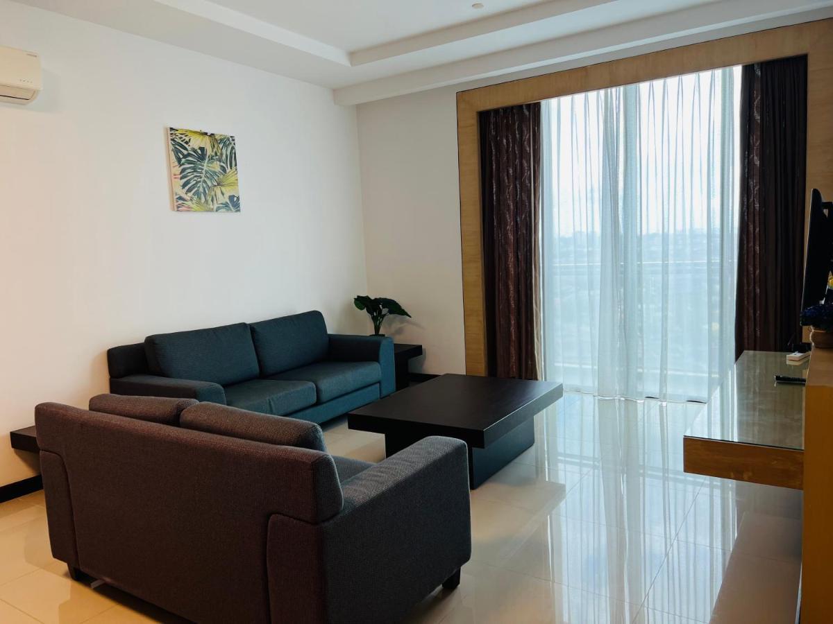 Imperial Grand Suite Apartment Kuching Bagian luar foto