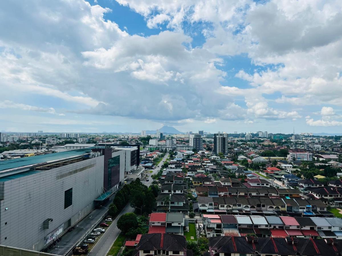 Imperial Grand Suite Apartment Kuching Bagian luar foto
