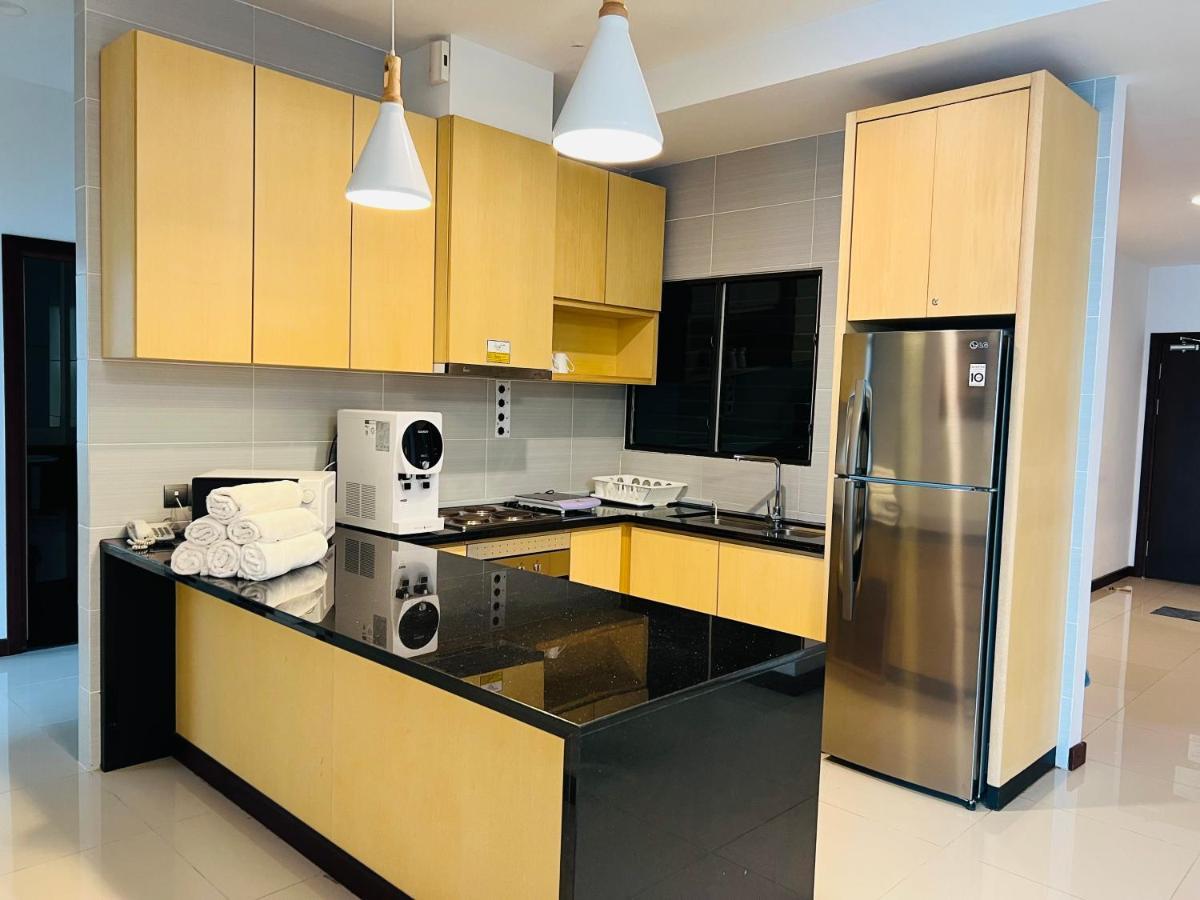 Imperial Grand Suite Apartment Kuching Bagian luar foto