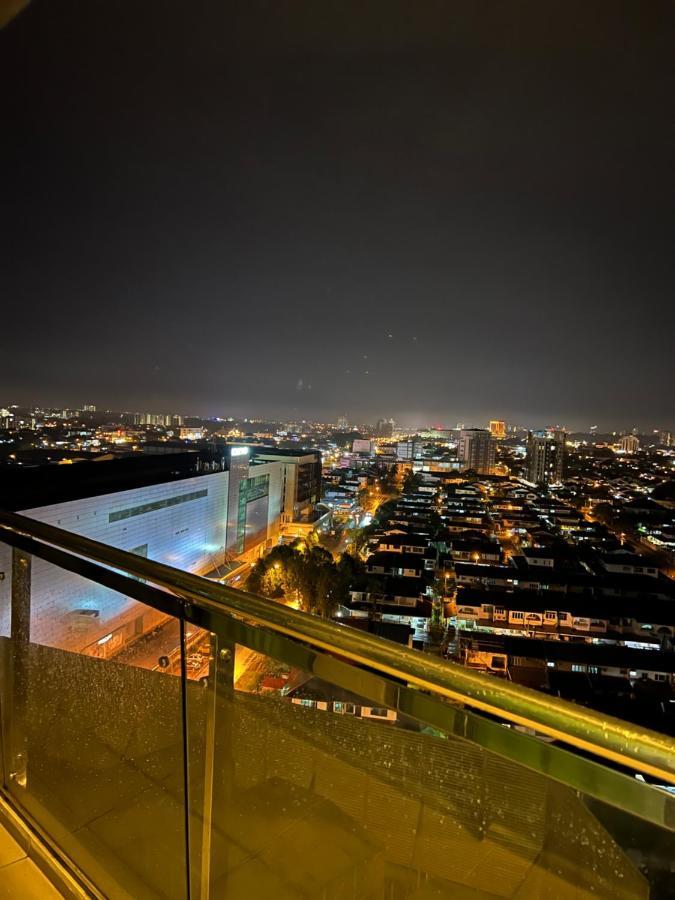 Imperial Grand Suite Apartment Kuching Bagian luar foto