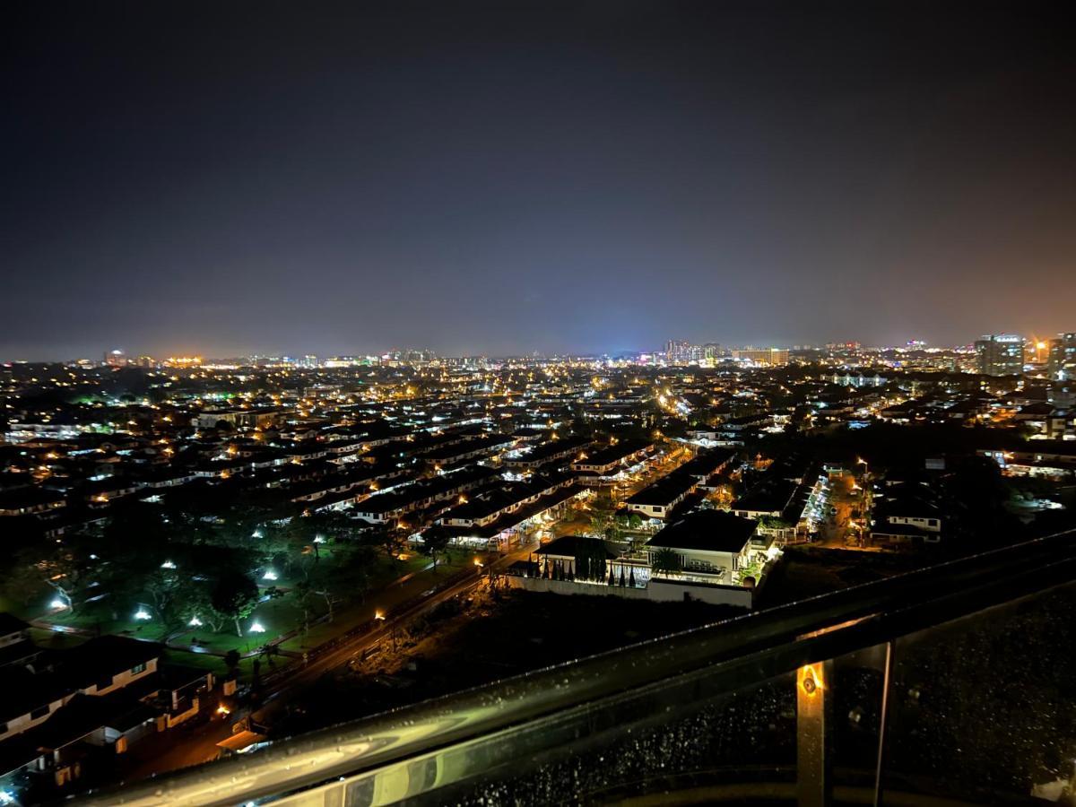 Imperial Grand Suite Apartment Kuching Bagian luar foto