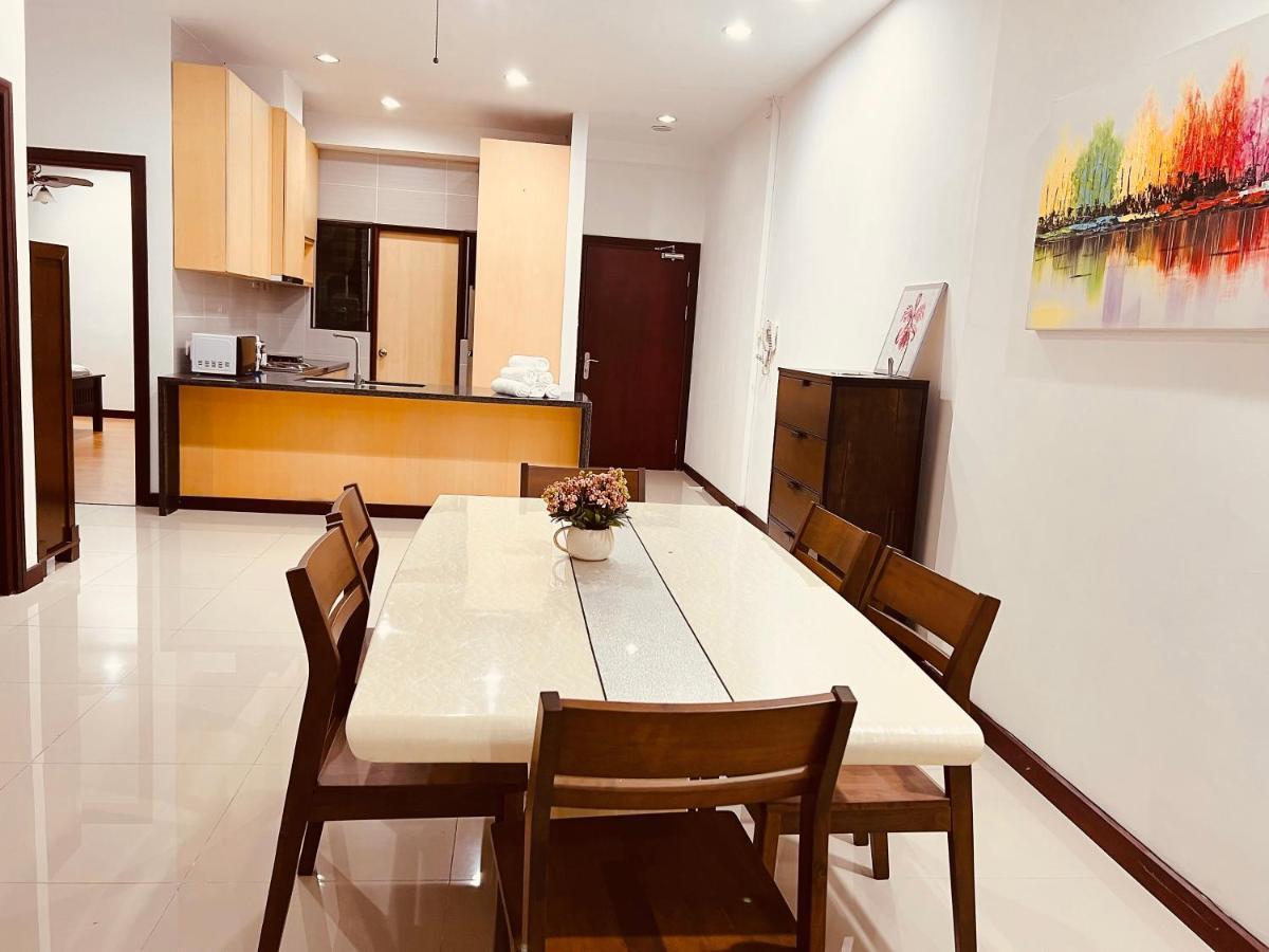 Imperial Grand Suite Apartment Kuching Bagian luar foto