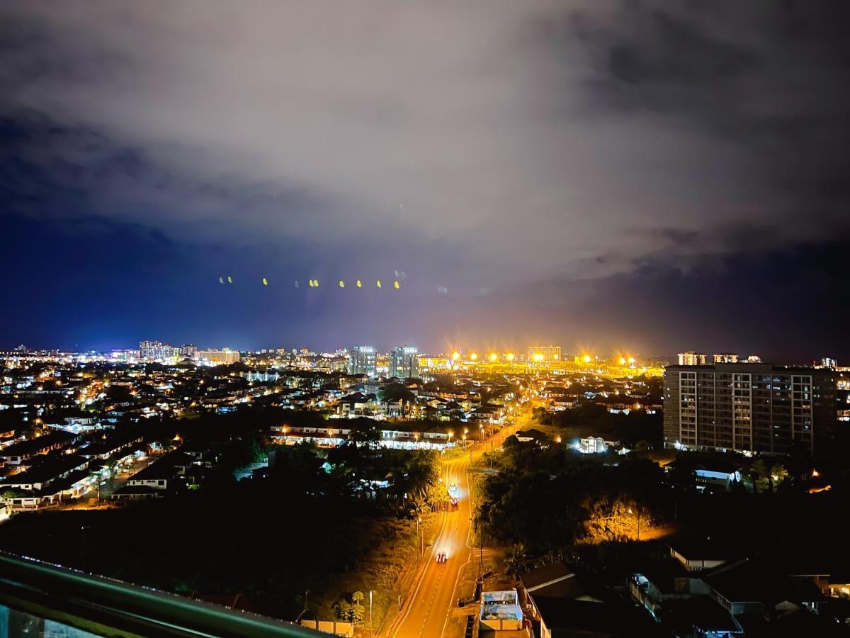 Imperial Grand Suite Apartment Kuching Bagian luar foto
