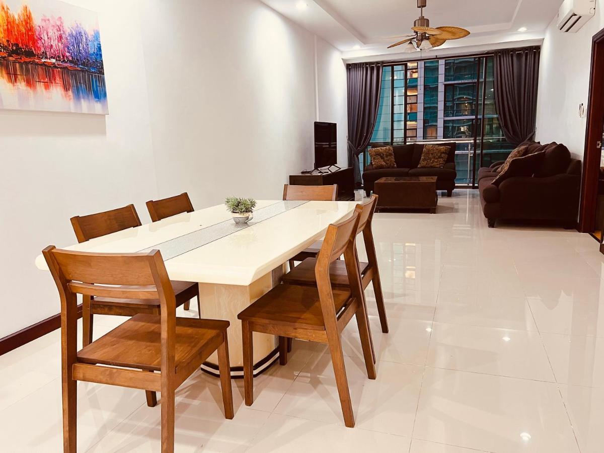 Imperial Grand Suite Apartment Kuching Bagian luar foto