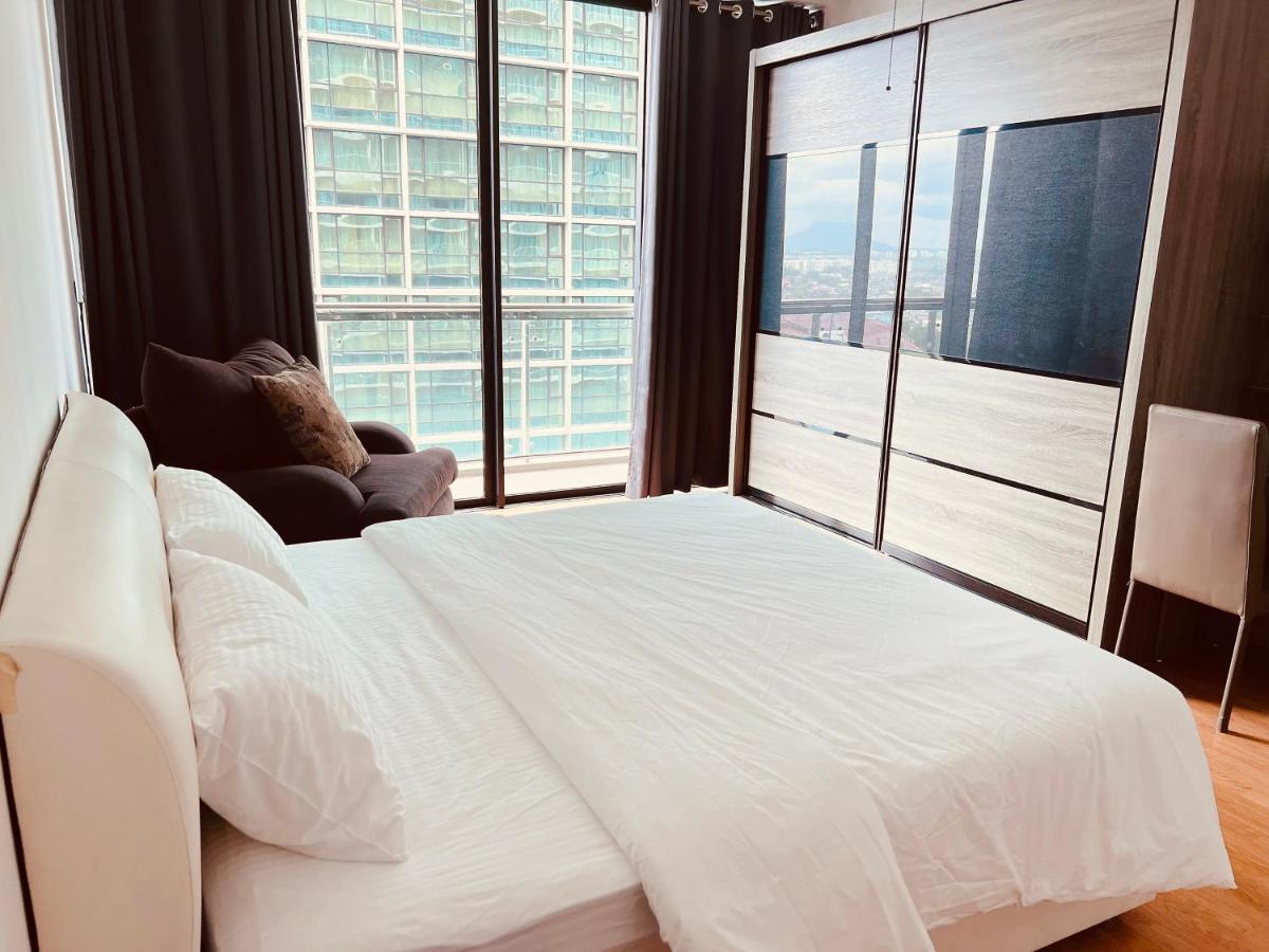 Imperial Grand Suite Apartment Kuching Bagian luar foto