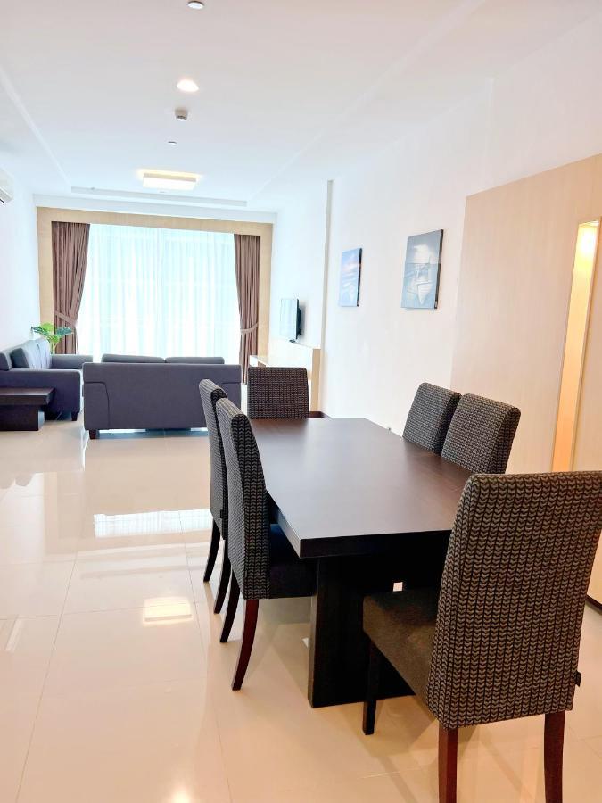 Imperial Grand Suite Apartment Kuching Bagian luar foto