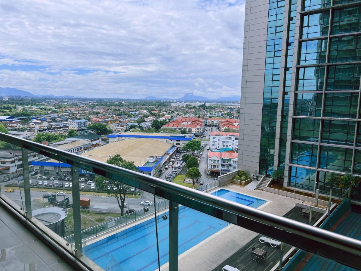 Imperial Grand Suite Apartment Kuching Bagian luar foto