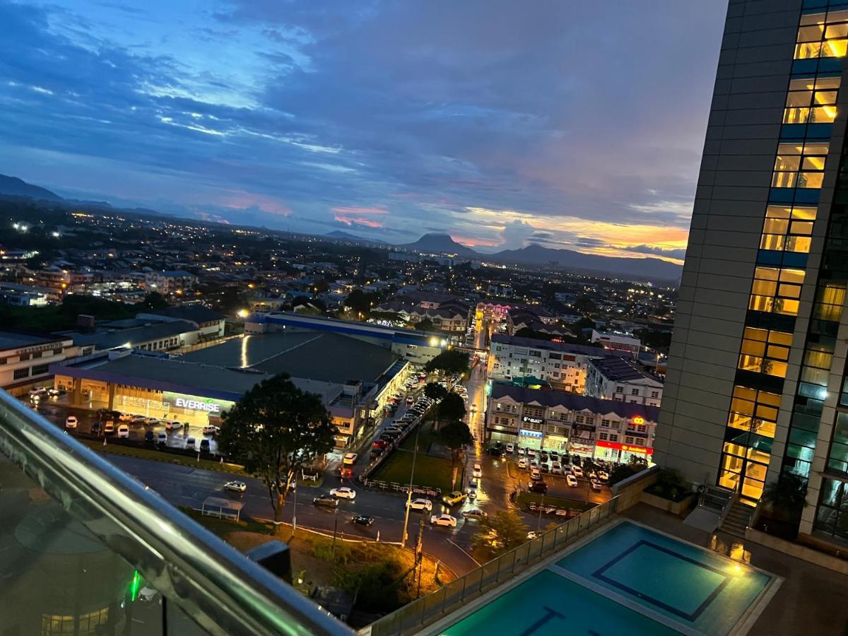 Imperial Grand Suite Apartment Kuching Bagian luar foto