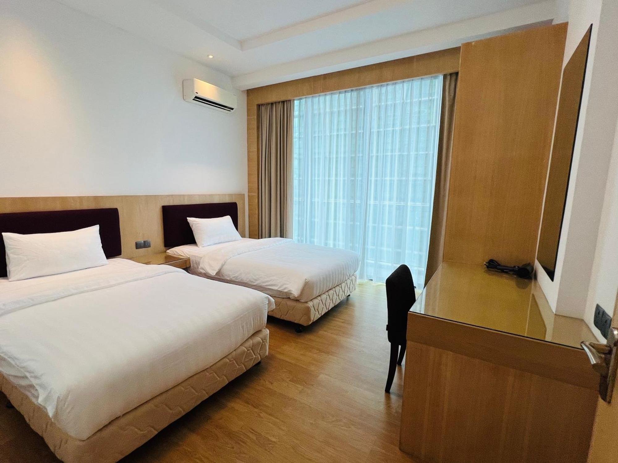 Imperial Grand Suite Apartment Kuching Bagian luar foto