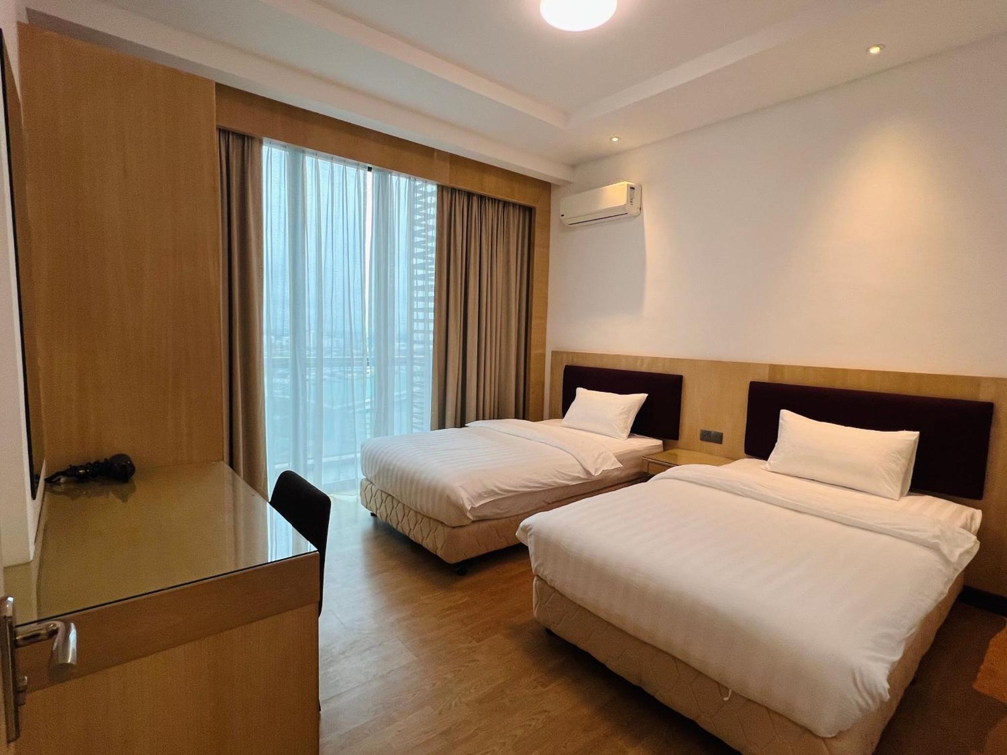 Imperial Grand Suite Apartment Kuching Bagian luar foto