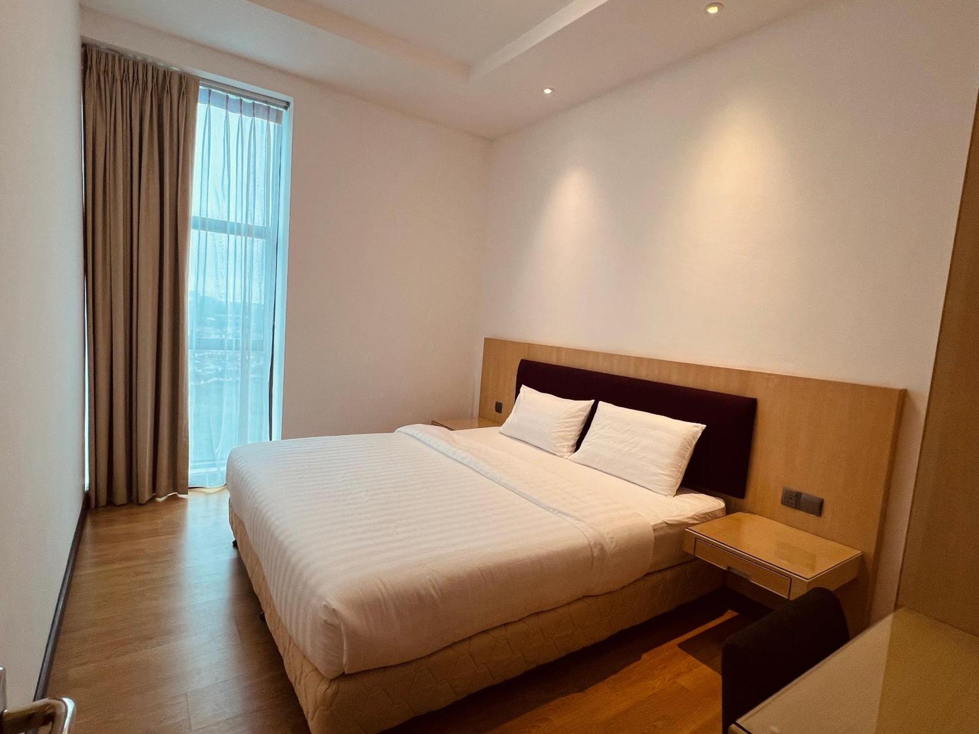 Imperial Grand Suite Apartment Kuching Bagian luar foto