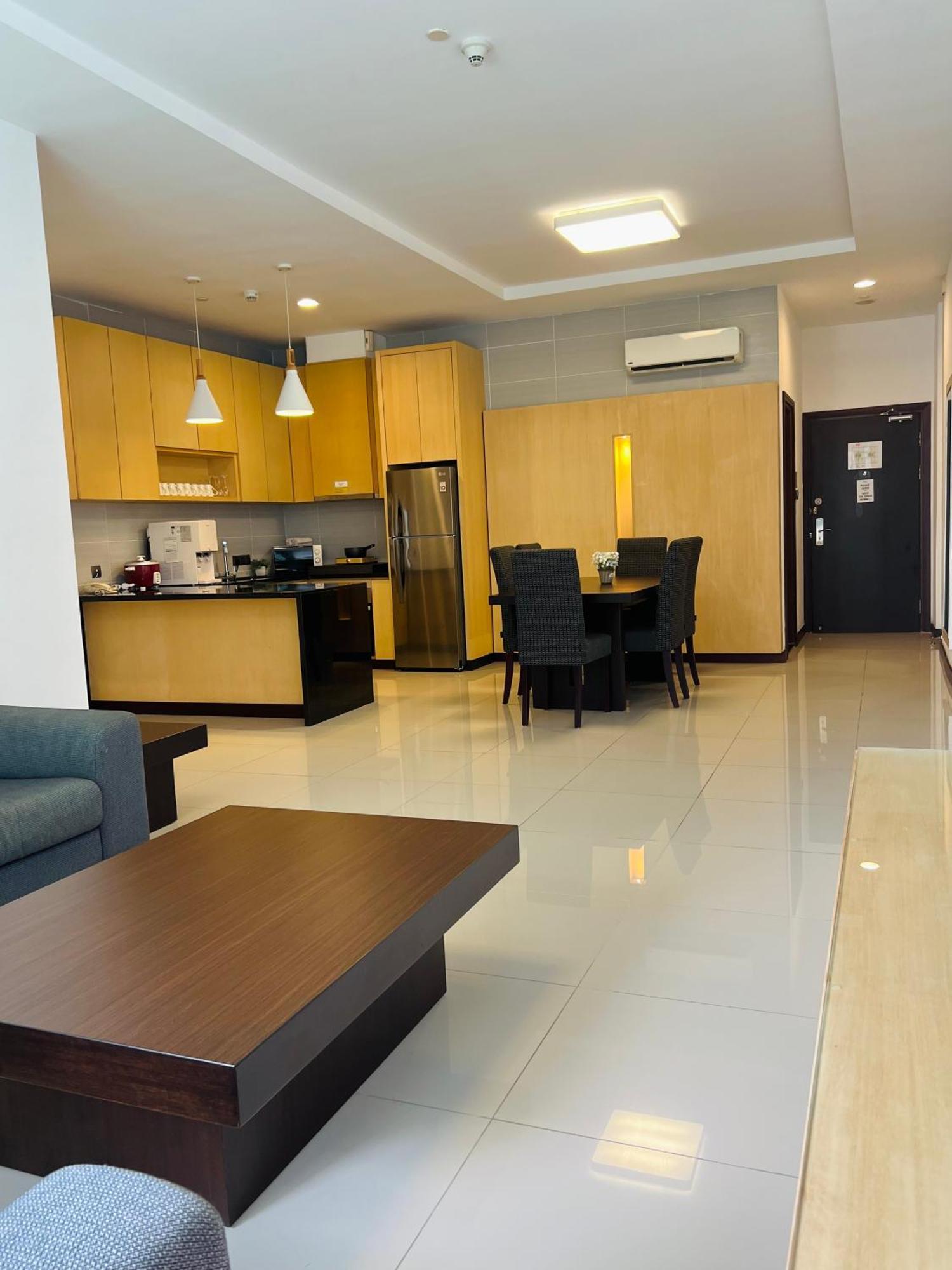 Imperial Grand Suite Apartment Kuching Bagian luar foto