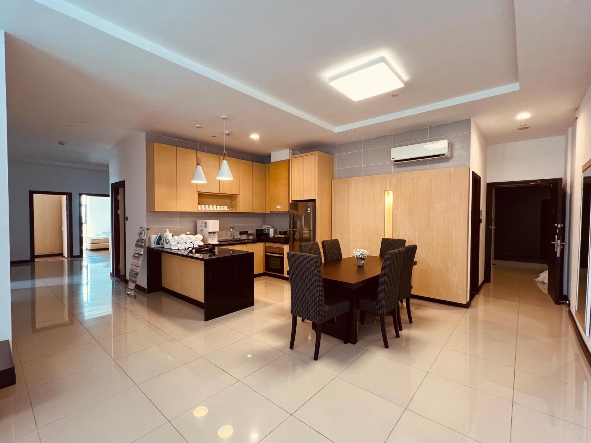 Imperial Grand Suite Apartment Kuching Bagian luar foto